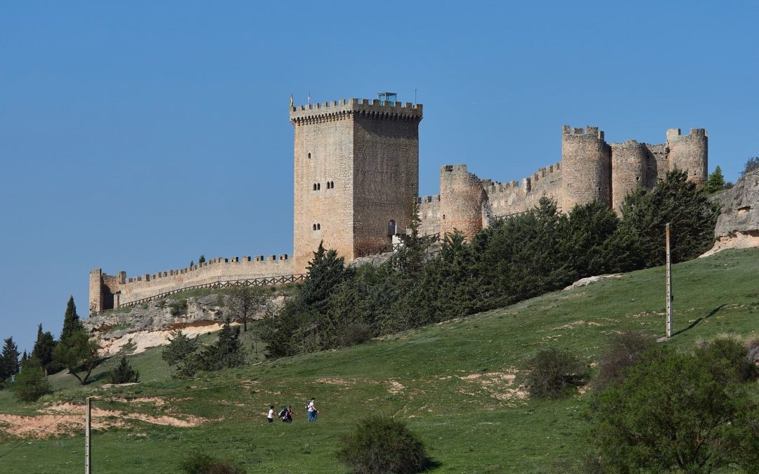 Descubre el Castillo de Peñaranda de Duero: Historia, Patrimonio y Magia