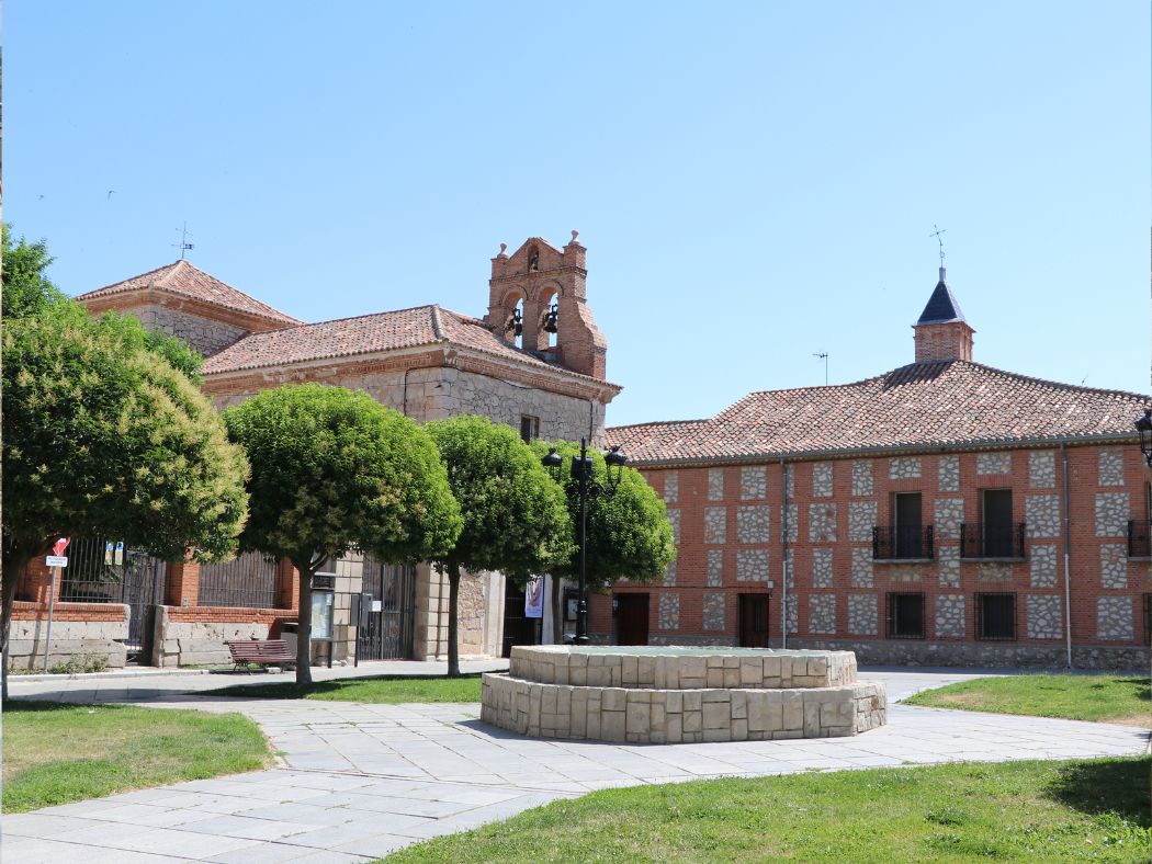 LOECHES - PLAZA DE LA DUQUESA DE ALBA LOECHES - PLAZA DE LA DUQUESA DE ALBA