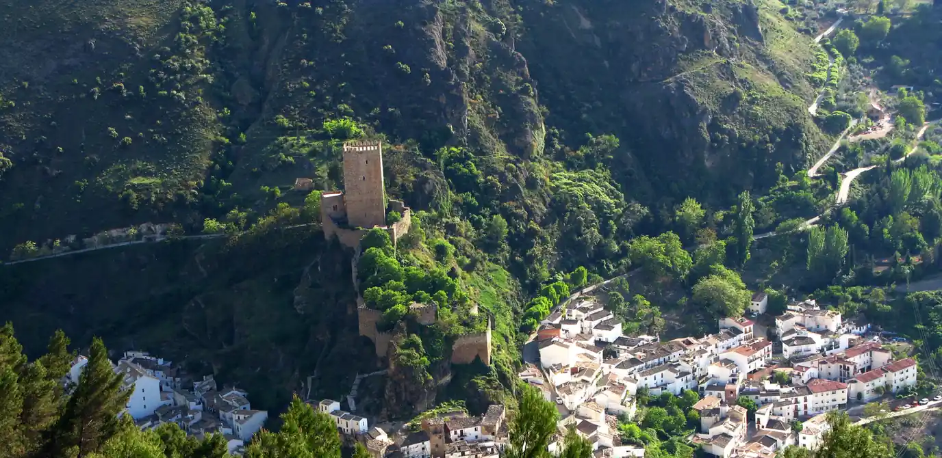 Castillo de la Yedra y casco histórico de Cazorla