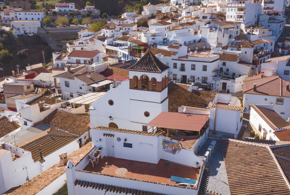 Vista aérea de la Iglesia de Nuestra Señora de Gracia en Moclinejo 