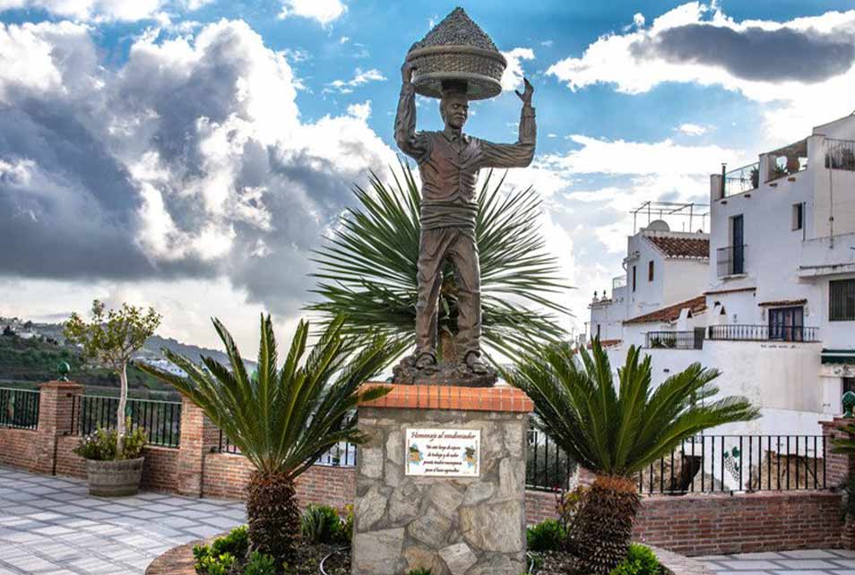 Plaza de la Vendimia en Cómpeta (Málaga)