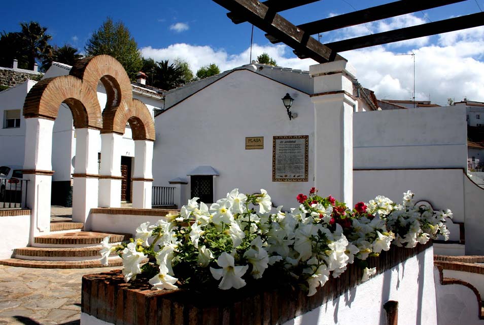 plaza-de-la-aurora-arriate Plaza de la Aurora en Arriate, Málaga
