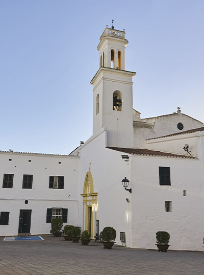 Fachada de la Iglesia de San Bartolomé en Ferreries (Menorca)