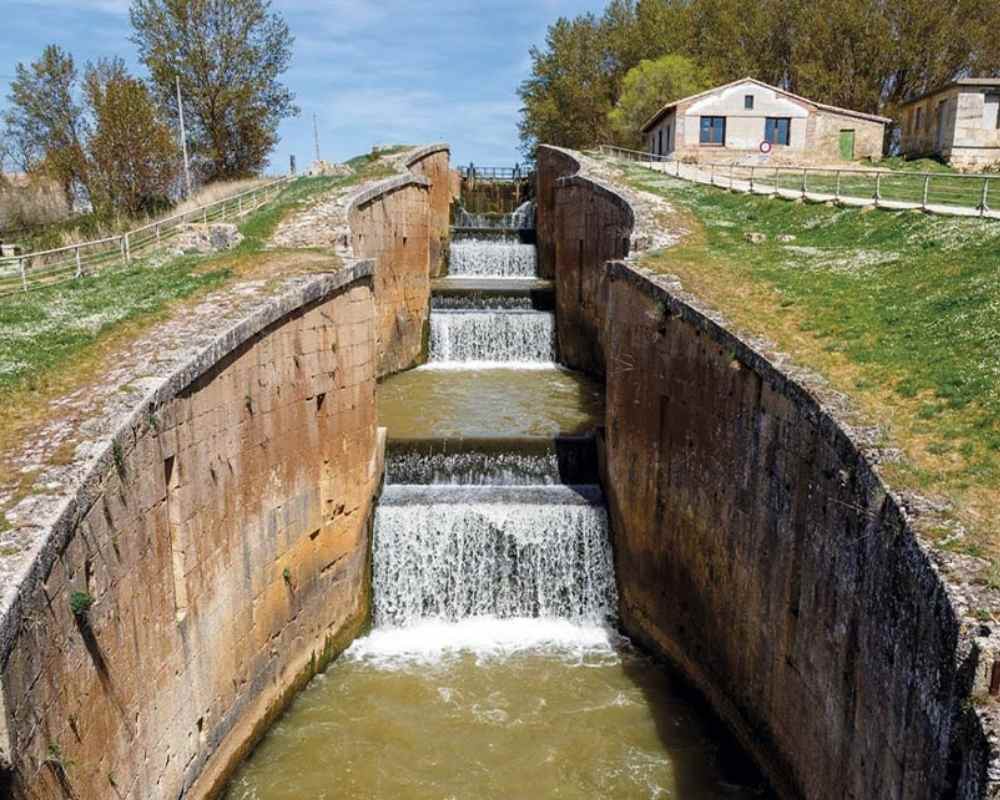 Exclusas en el Canal de Castilla, Fromista, Palencia