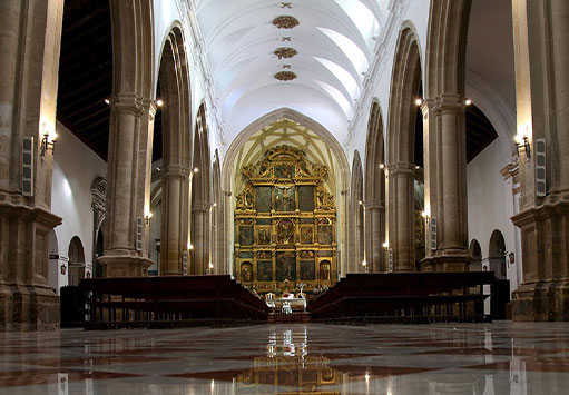 Interior de la Iglesia de la Asunción de Bujalance<br />
