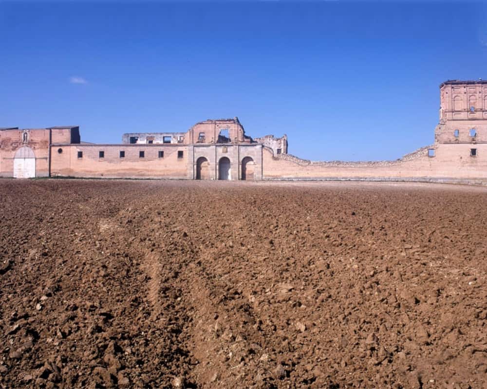 Convento extramuros denominado el Escorial de la Mancha en Madrigal de las Altas Torres, Ávila, Pueblos Mágicos de España