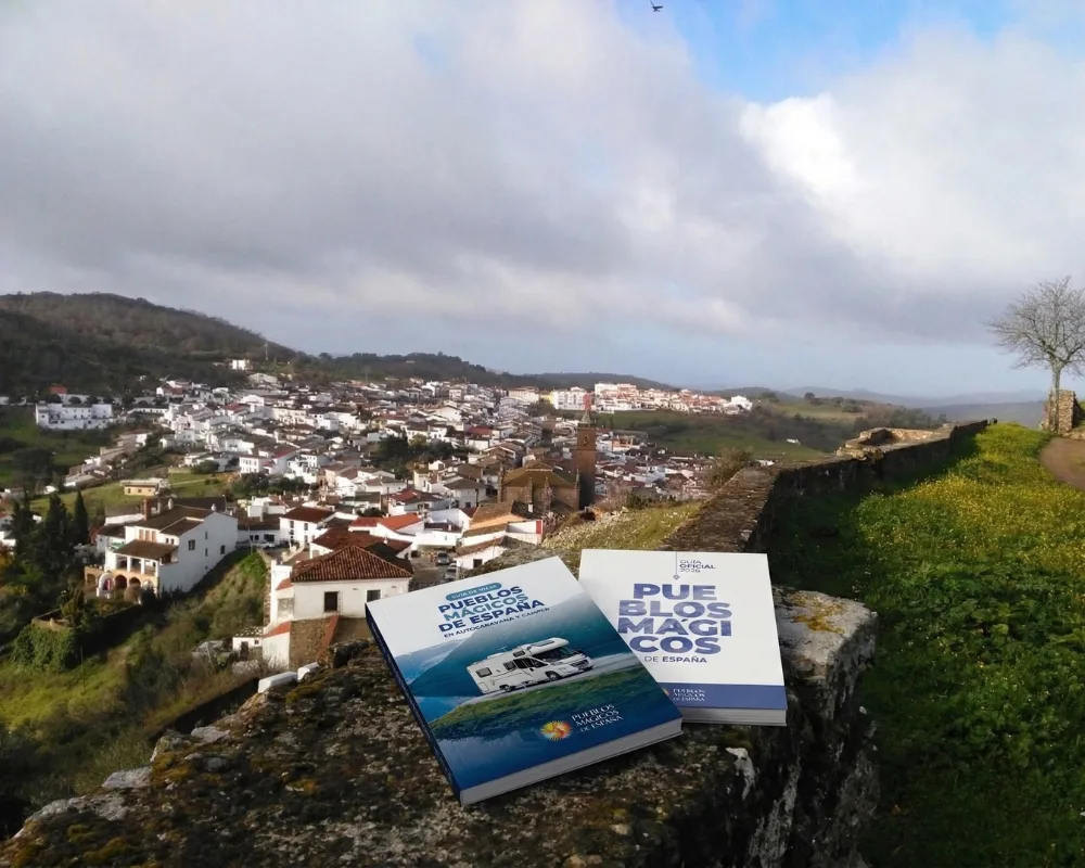 Guías de Pueblos Mágicos de España en un Pueblo Mágico
