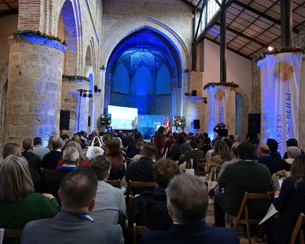 Asistentes en la Asamblea General de Pueblos Mágicos de España en Brihuega 2025, Guadalajara Miembros de los 169 Pueblos Mágicos de España en el Encuentro Nacional celebrado en Brihuega en 2025