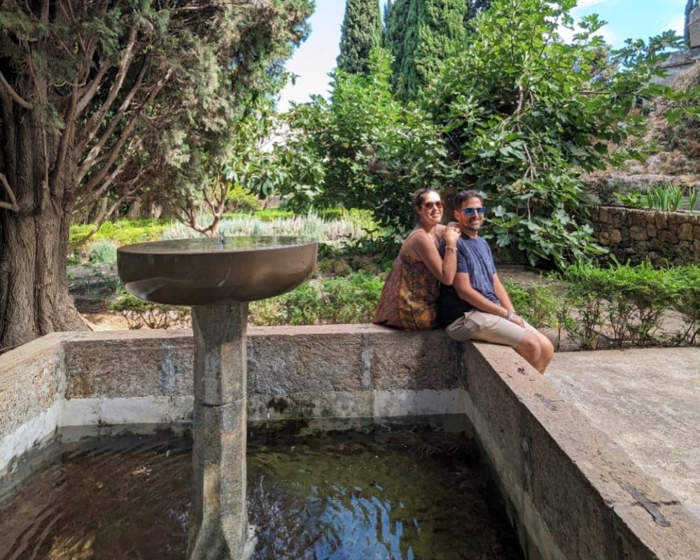 nterior del Jardín Nazarí de Vélez de Benaudalla, perfecto para visitar en primavera.