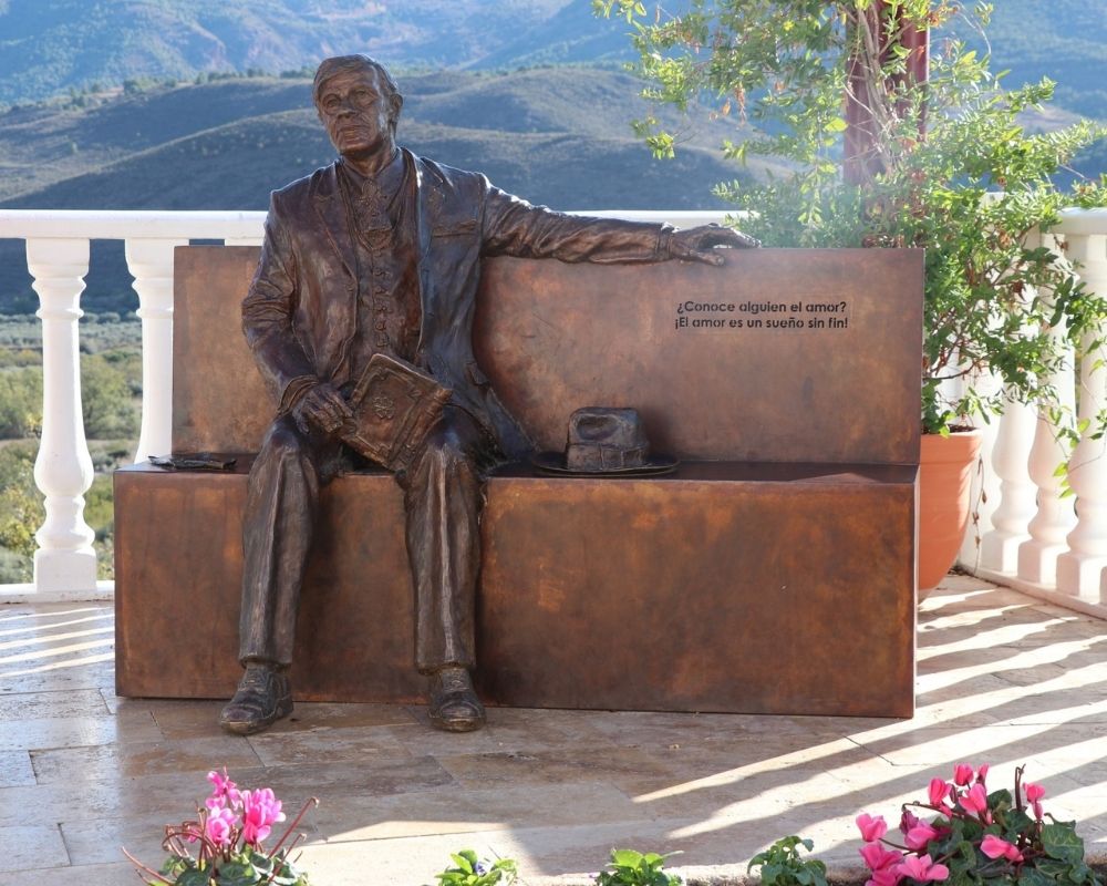 Laujar de Andarax, escultura del poeta Villaespesa