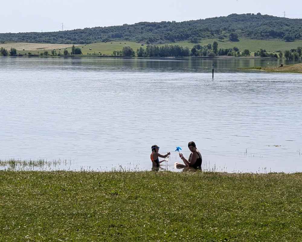 Playa de Garaio Sur en Elburgo Álava. Pueblos Mágicos de España