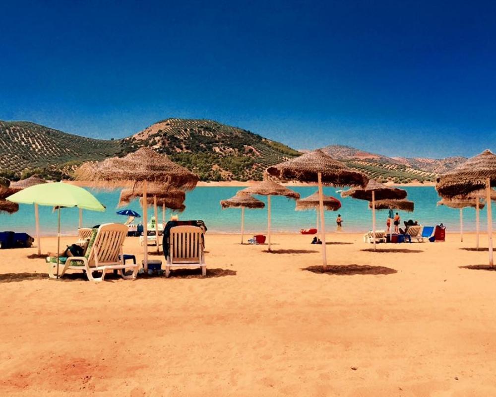 Playa de Valdearenas en el embalse de Iznájar Córdoba