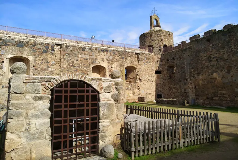 Castillo de Arribalavilla y memoria histórica de Zalamea Castillo de Arribalavilla y memoria histórica de Zalamea
