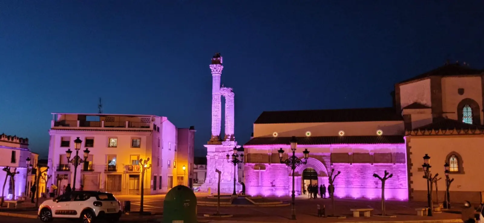 Plaza de la Constitución durante una celebración nocturna