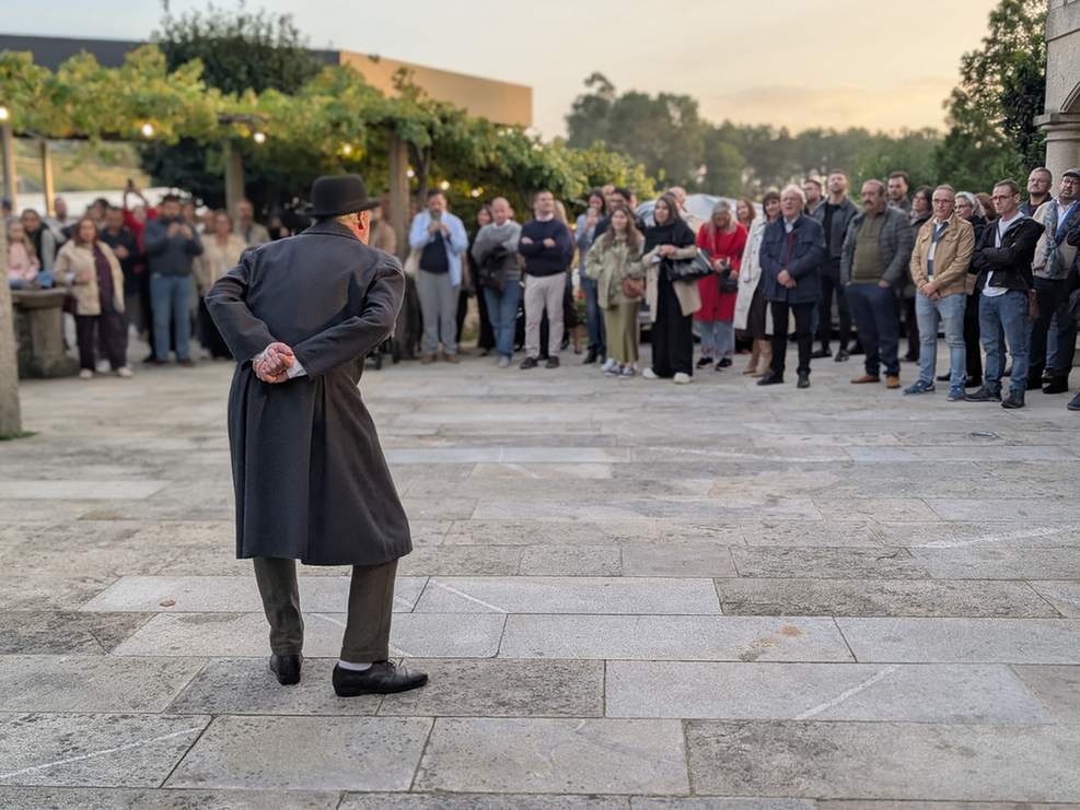 Representación teatral «Rosalía na Arretén» de Os Quinquilláns en el Pazo de Arretén, durante el encuentro de Padrón.